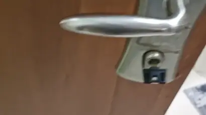 ידית דלת ממד עם מנעול, מתאימה לתיקון דלת ממד בבאר שבע ובדרום.
