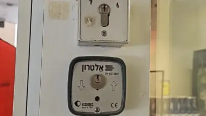 מנעול ודלת ממד, שירותים של מנעולן בבאר שבע לתיקון דלתות ומפתחות.